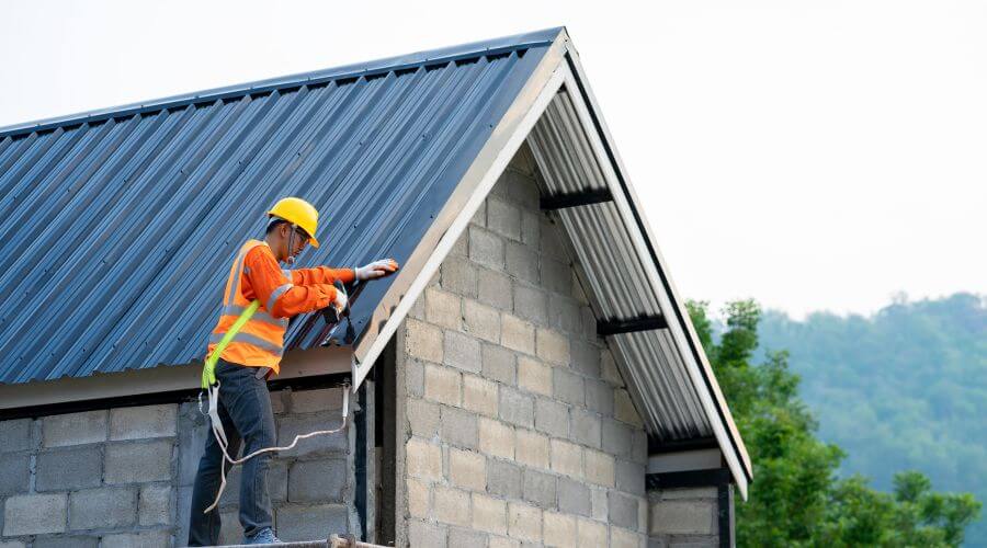 Expert Emergency Roof Repairs services in Readlyn, IA